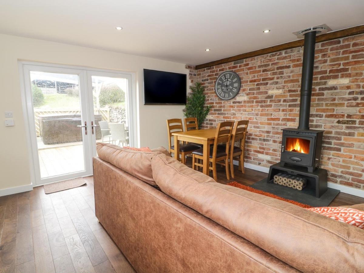 Ffynnonlwyd Cottage Llangynin Exteriör bild