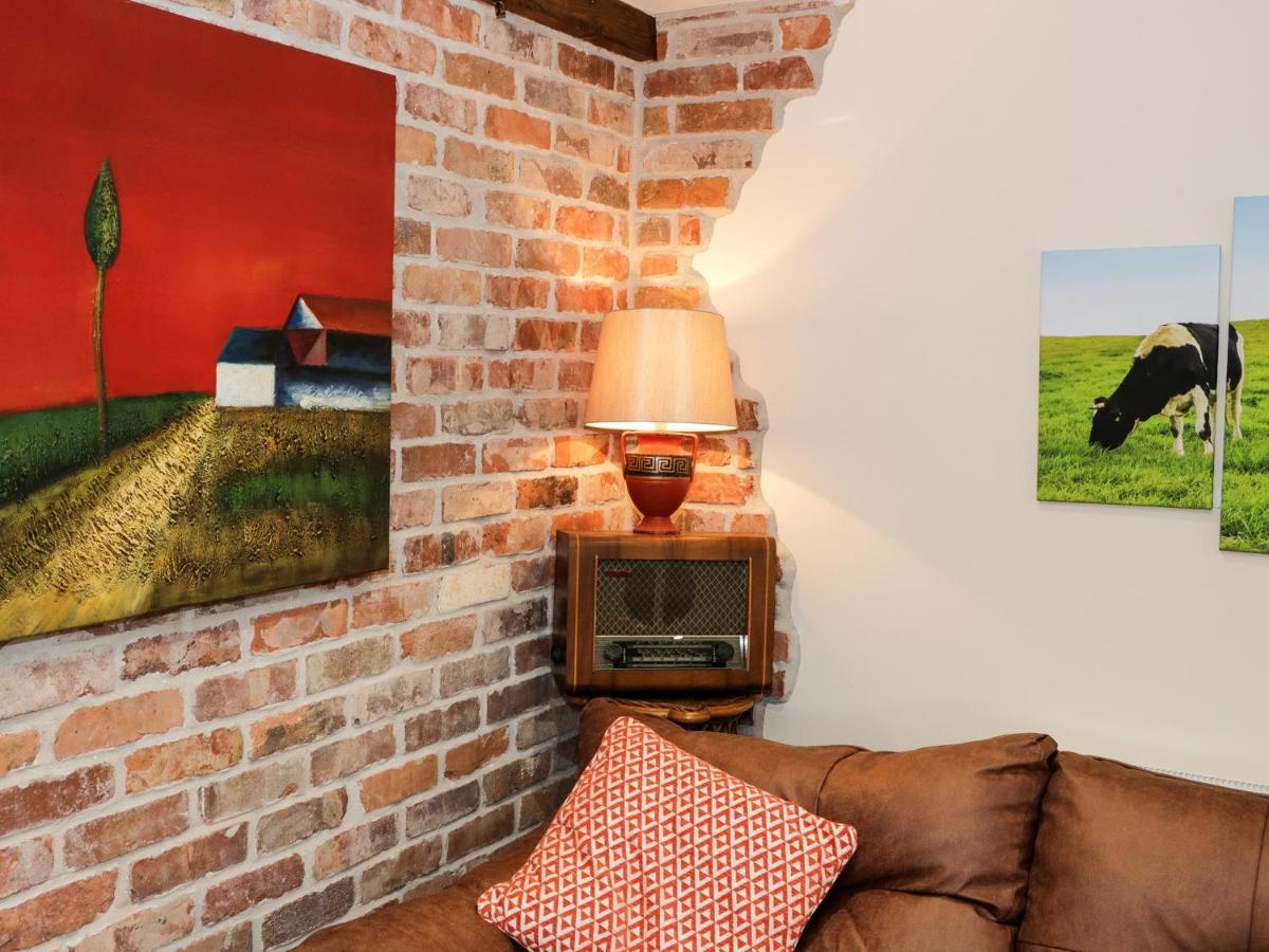 Ffynnonlwyd Cottage Llangynin Exteriör bild